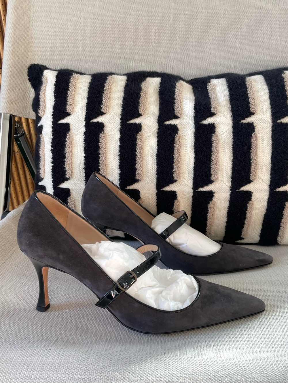 Manolo‎ Blahnik Gray Suede Black Patent Campari Pointed Mary Jane Heels 38